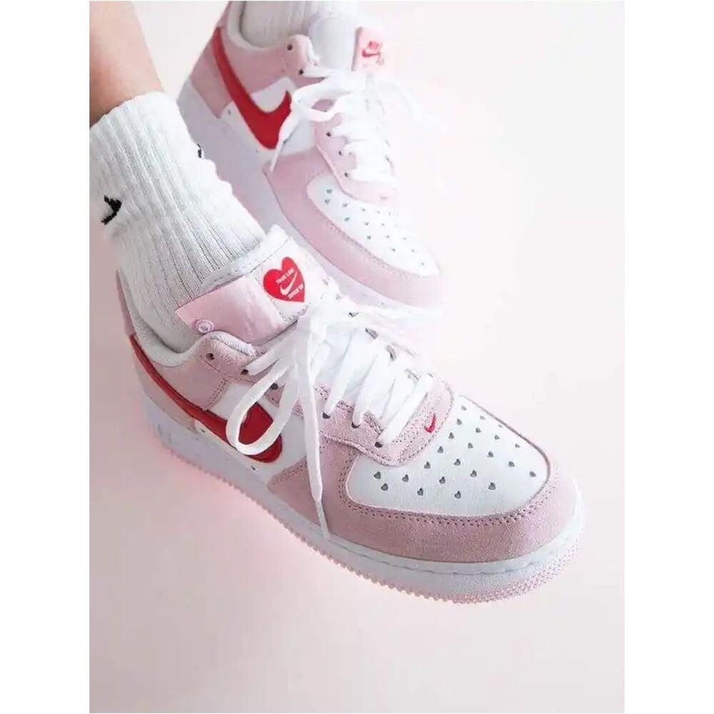 Nike Air Force Ones: Low Qs ‘07 Valentines Day Drop